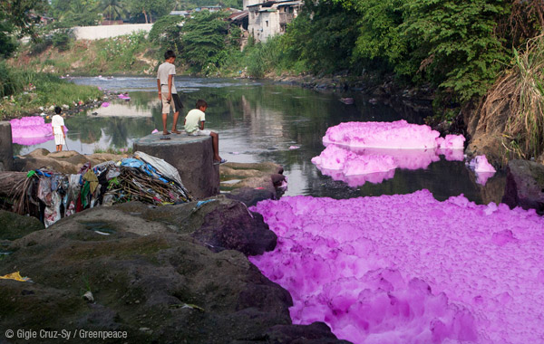Contaminación de los ríos chinos por la industrial textil