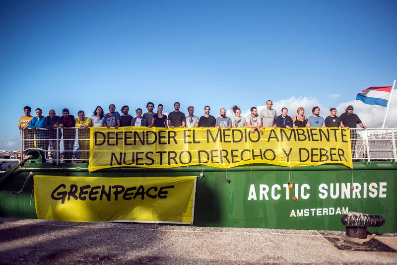 El Arctic Sunrise en Valencia, apoyando a los 17 de cofrentes