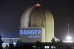 Greenpeace proyecta imágenes antinucleares en la central nuclear de Vandellós