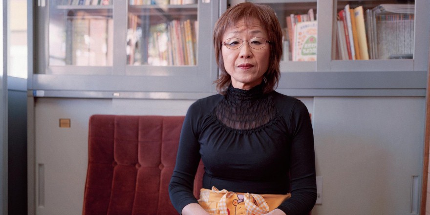 Yoko Tanji: “Me gustaría que los niños se marchasen  de la región. Pero como los padres trabajan por la zona necesitan el colegio. Después del  accidente lo cerré durante cuatro días pero me pidieron que lo volviese a abrir.”
