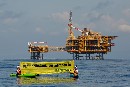 Activistas de Greenpeace a bordo del Arctic Sunrise denuncian el despilfarro de dinero público del almacén de gas Castor