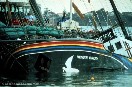 Greenpeace conmemora el 30 aniversario del atentado contra su barco Rainbow Warrior con una protesta pacífica por el clima