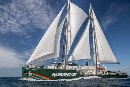 El buque insignia de Greenpeace, Rainbow Warrior, abre sus puertas en Málaga
