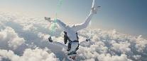 Famosa paracaidista baila entre las nubes para pedir junto a Greenpeace un aire limpio