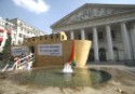 Greenpeace instala un “Arca de Noe” en Bruselas para recordar que todavía hay tiempo contra el cambio climático 