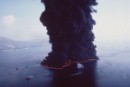 El petrolero "Haven" ardiendo en el golfo