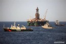  Escaladores de Greenpeace suben a una plataforma petrolífera en el Ártico para exigirle su plan de contingencia ante vertidos