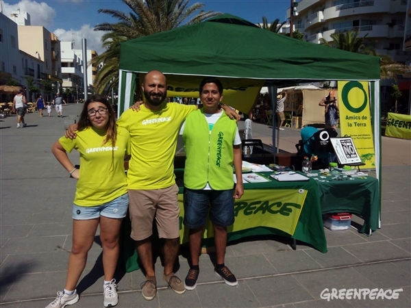 Greenpeace con Amics de la Terra en Ibiza por un modelo 100% renovable.
