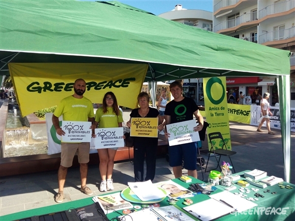 Greenpeace con Amics de la Terra en Ibiza por un modelo 100% renovable.