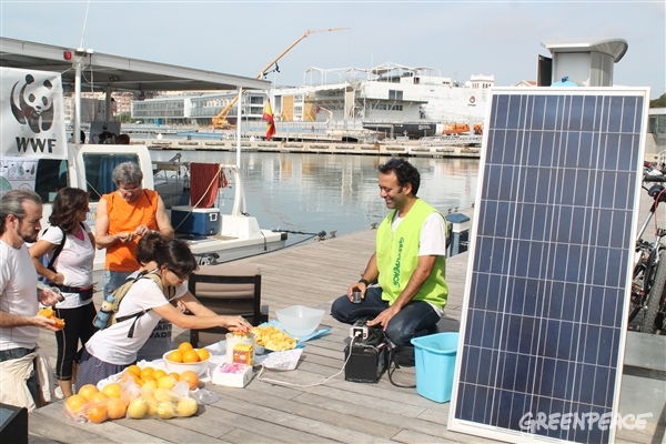 Entre hornos, cargadores y exprimidores solares y ante el catamarán solar por un mundo 100% basado en energías renovables para el año 2050.