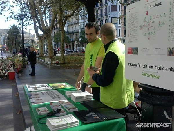En el Boulevard de Donostia para acercar la campaña de los "niños" políticos a la ciudadanía.