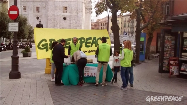 También en la capital castellana, en la Plaza de la Libertad, recogen las propuestas de la ciudadanía.