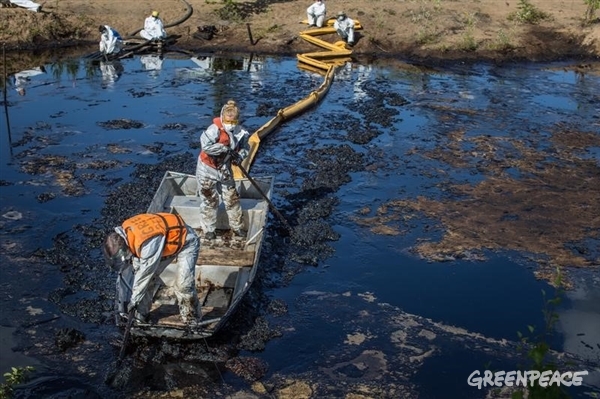 Derrame y limpieza del vertido de petróleo en la región de Komi