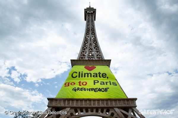 Pancarta de Greenpeace con motivo de la Cumbre del Clima de París.