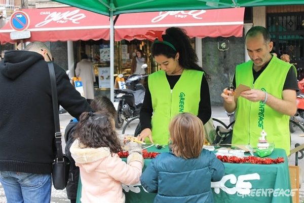 Abreviatura Marquesina Rápido Los voluntarios de Greenpeace salen a la calle para hacer su regalo al  planeta | Greenpeace España