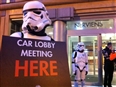 Stormtroopers contra el Lado Oscuro de los coches en Bruselas  