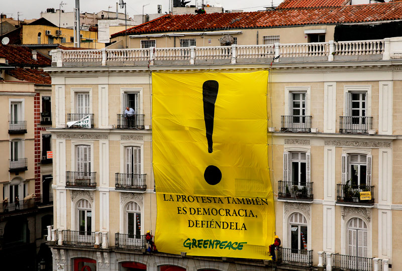 Acción de Greenpeace contra la Ley Mordaza
