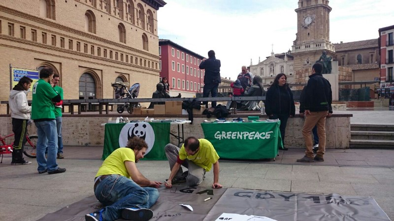 En la capital del Ebro, los voluntas y activistas de Greenpeace nos presentan al Saga GDY-150 polaco, el mayor pesquero del país. 
