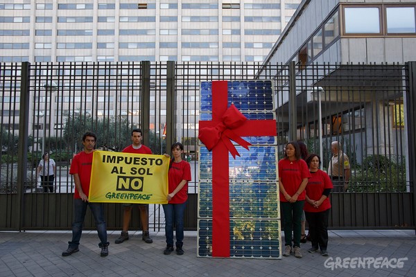 Llevamos una placa solar al Ministerio de Industria