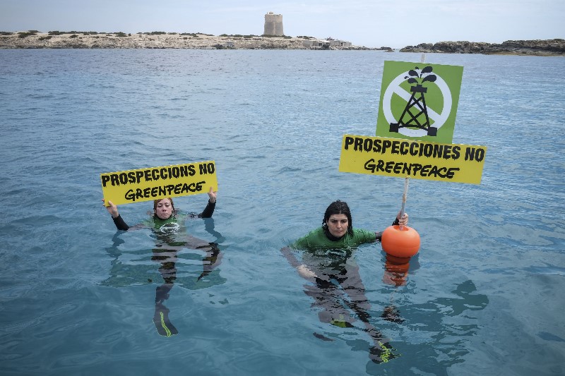 Protesta acuática contra las prospecciones de petróleo