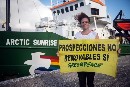 El barco Arctic Sunrise de Greenpeace zarpa de Lanzarote rumbo a Valencia para continuar defendiendo el medio ambiente