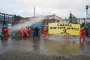 Activistas de Greenpeace "desmantelan" la central nuclear de Garoña