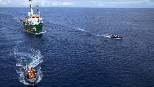  Greenpeace protesta pacíficamente frente al barco de las prospecciones de Repsol para denunciar la peligrosidad del proyecto