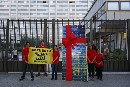 Acción: Greenpeace protesta contra el impuesto al Sol en el ministerio de Industria