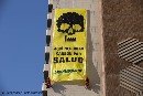 Greenpeace despliega una pancarta de 65 m2 en Sevilla contra las eléctricas que deciden aquí sobre la salud de los ciudadanos