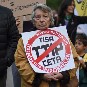 Acción de Greenpeace en el Parlamento Europeo en Estrasburgo mientras se aprueba el CETA