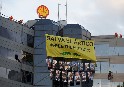 Greenpeace en la sede de Shell en Madrid