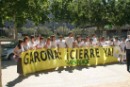 Activistas entregan una llave para cerrar Garoña