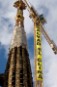 Escaladores de Greenpeace despliegan una enorme pancarta en la Sagrada Familia en el comienzo de la cumbre del clima en Barcelona