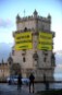 Acción de Greenpeace en la torre de Belém, en Lisboa