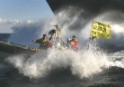 Activistas de Greenpeace interceptan a unas
