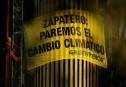 Escaladores de Greenpeace se suben al obelisco