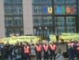 Greenpeace bloquea la “puerta de salida” de  los ministros de Economía europeos