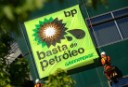 Escaladores de Greenpeace consiguen cambiar el logo de BP