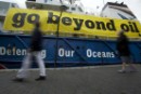 Dos barcos de Greenpeace inician una doble expedición para denunciar los peligros de las explotaciones petrolíferas en aguas profundas