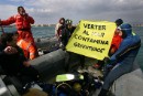 ACCIÓN.- Greenpeace marca en Tarragona los vertidos al mar del Polo Químico a través de emisarios submarinos