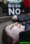 Acción de activistas de Greenpeace enfrente