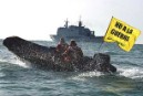 Activistas del Rainbow Warrior protestando