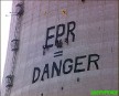 "EPR = Peligro" pintada en la Torre Oriente
