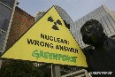 Greenpeace denuncia que las centrales nucleares españolas no podrían resistir el impacto de un avión comercial