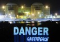Greenpeace proyecta imágenes antinucleares en la central nuclear de Almaraz