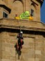 Activistas de Greenpeace se sube a la Torre