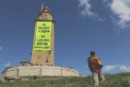 Activistas de Greenpeace se sube a la Torre