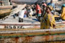 Mercado de pescado en la playa de Soumbe-Dioune