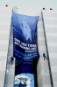 Escaladores de Greenpeace despliegan una pancarta gigante para pedir la protección del atún rojo