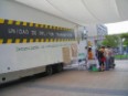 Stand informativo junto al camión del Tour
